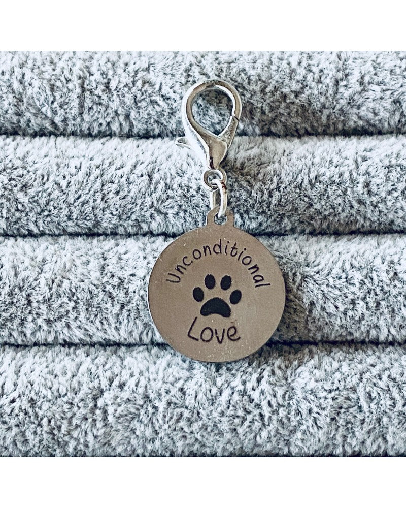 Charm Unconditional Love σε ασημί χρώμα με πατουσάκι