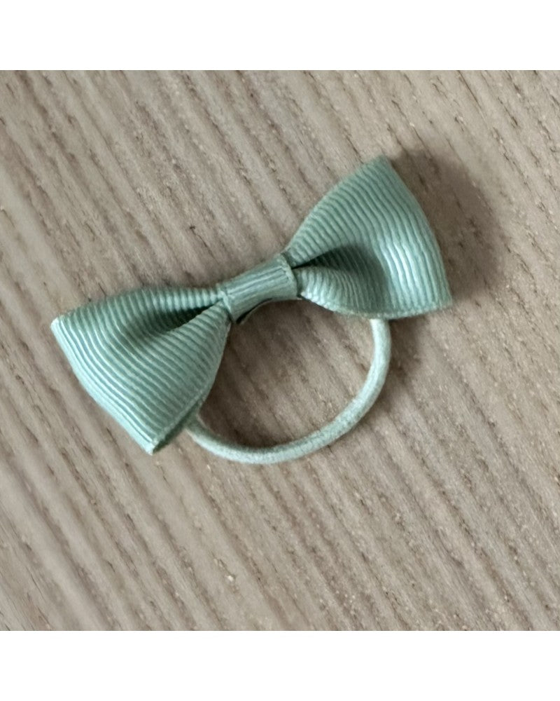 Φυστικί λαστιχάκι μαλλιών με φιόγκο