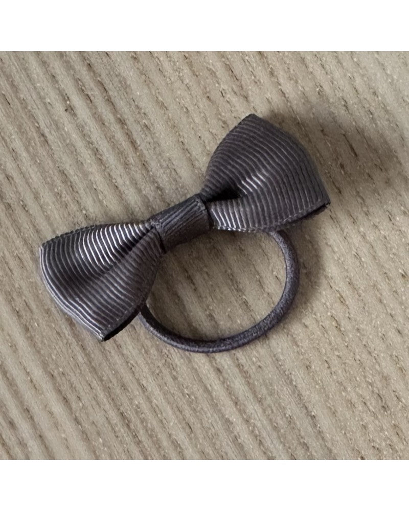 Καφέ λαστιχάκι μαλλιών με φιόγκο