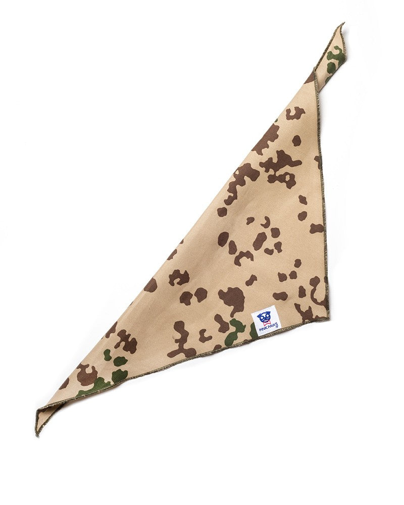 Μπεζ military μπαντάνα Pinkpaws με διακριτικό καμουφλάζ μοτίβο.