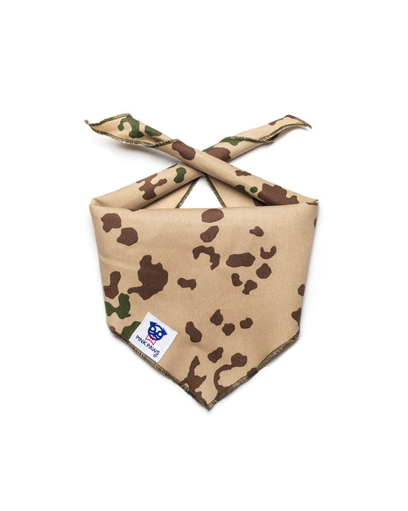 Μπεζ military μπαντάνα Pinkpaws με διακριτικό καμουφλάζ μοτίβο.