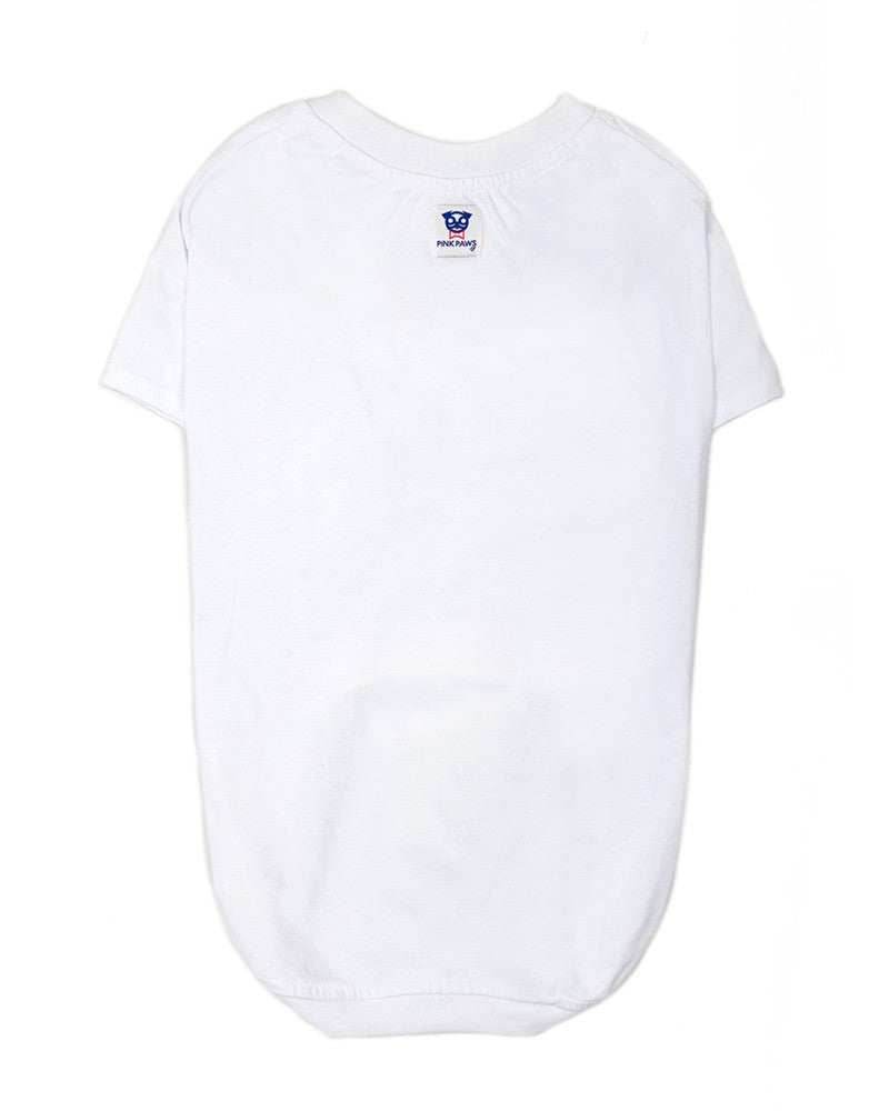 μονόχρωμη μπλούζα μεγαλόσωμου σκύλου σε λευκό