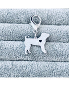 Charm Dog with Heart σε ασημί χρώμα
